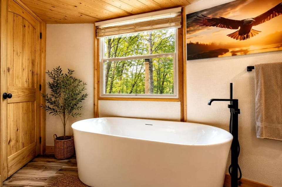 Cozy Yurt Hideaway with Tranquil Forest Surroundings in Murray, Kentucky Luxury tent in Lake Barkley