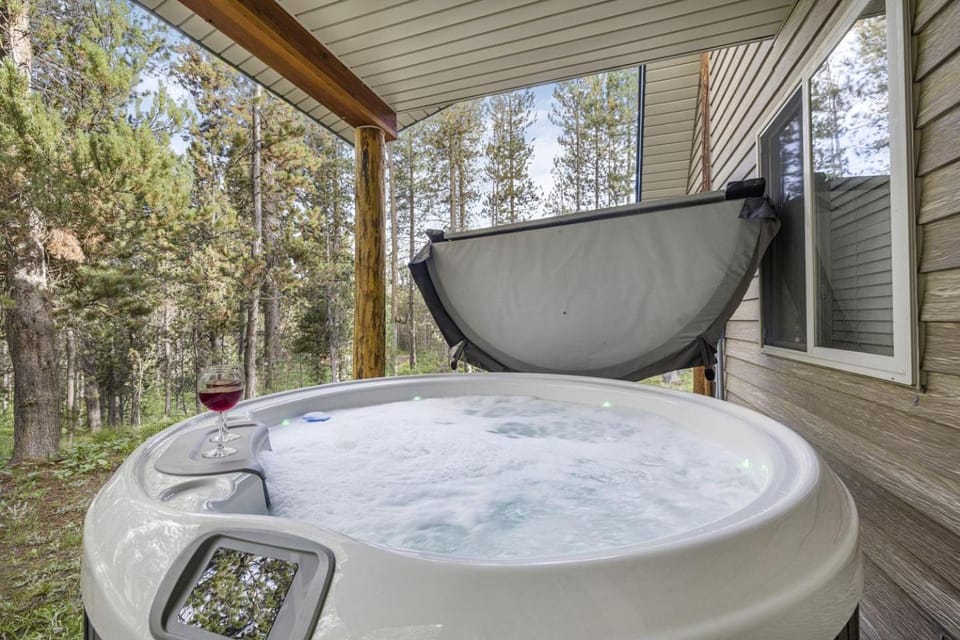 Cozy Cabin Retreat with Hot Tub & Fire Pit for Summer in Island Park, Idaho Cabin in Island Park