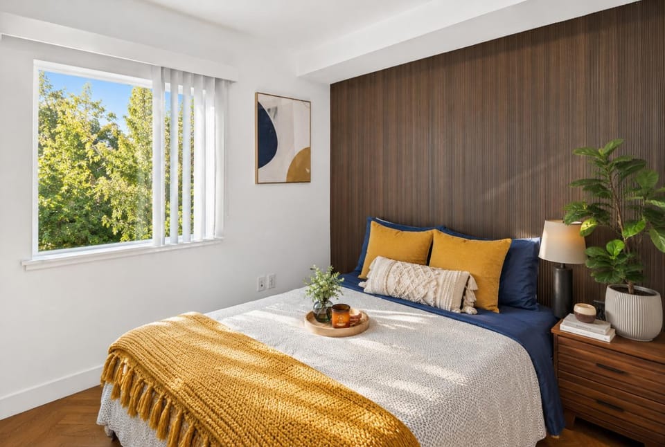 Spacious 2 Bedroom in Vancouver West End Apartment in Vancouver