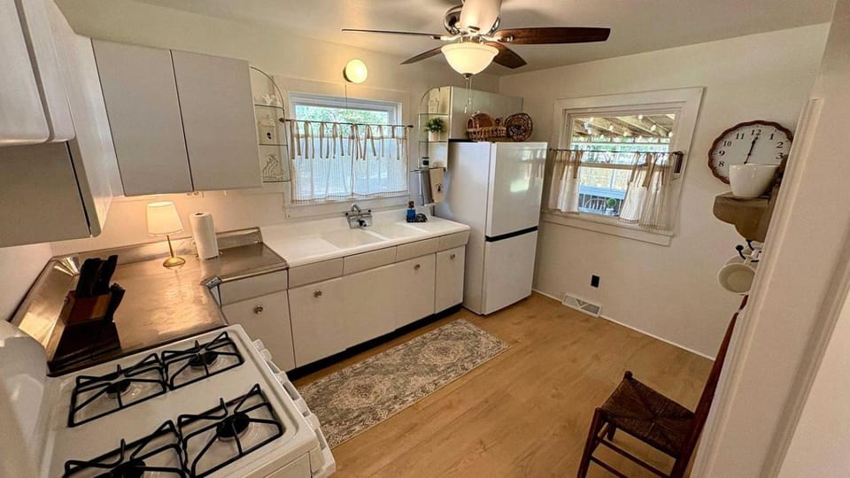 Charming Renovated Home with Spacious Yard near Downtown Siloam Springs, Arkansas House in Siloam Springs