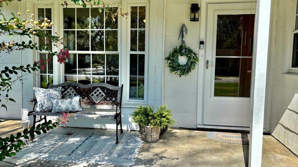 Charming Renovated Home with Spacious Yard near Downtown Siloam Springs, Arkansas House in Siloam Springs