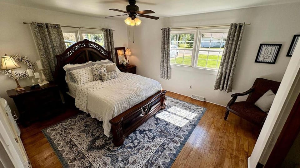 Charming Renovated Home with Spacious Yard near Downtown Siloam Springs, Arkansas House in Siloam Springs