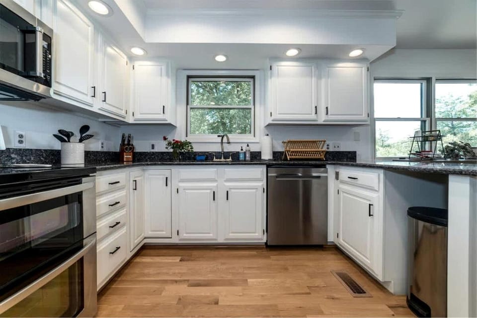 Impressive Cabin with Barbecue and Great Forest Views in Goshen, Virginia Cabin in Goshen
