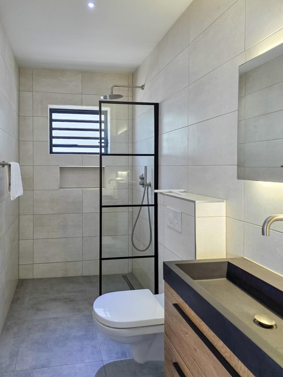 Shower, Toilet, Bathroom, towels