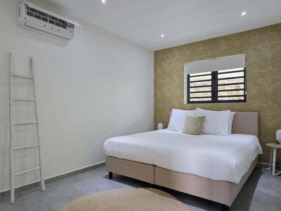 Bed, Bedroom, air conditioner