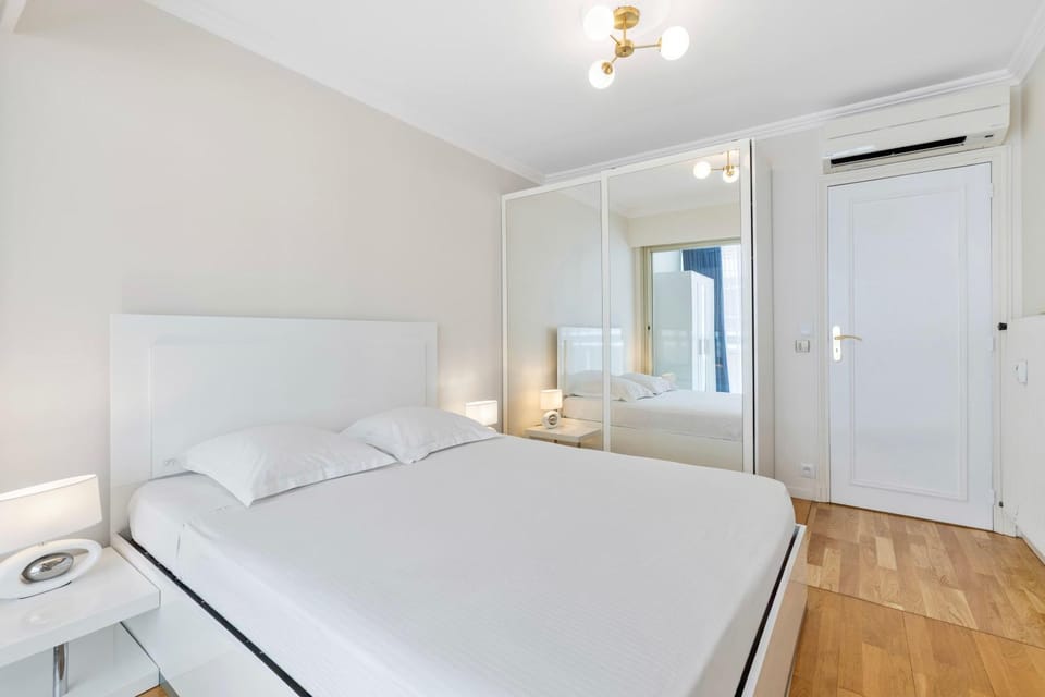 Bed, Photo of the whole room, Bedroom, wardrobe