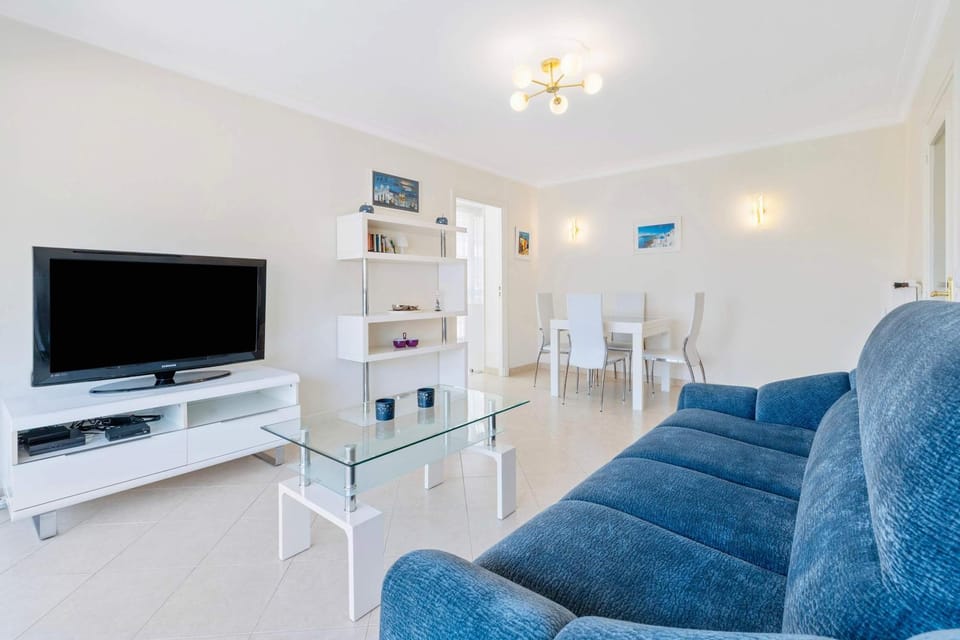 Communal lounge/ TV room, TV and multimedia, Living room
