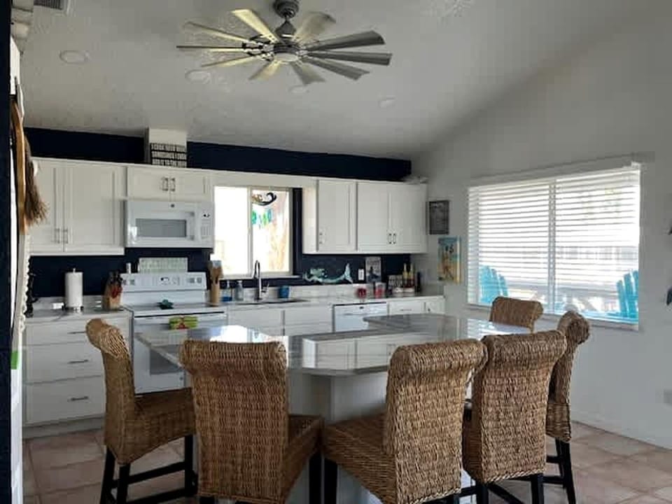 Gorgeous Waterfront Cottage with Private Dock and Incredible Bay Views for an Amazing Getaway in Placida, Florida House in Little Gasparilla