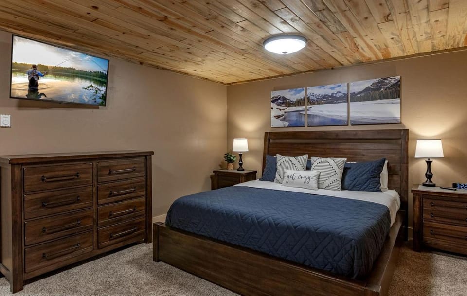 Scenic Mountain Retreat with Hot Tub & Fire Pit Near Big Springs, Idaho House in Island Park