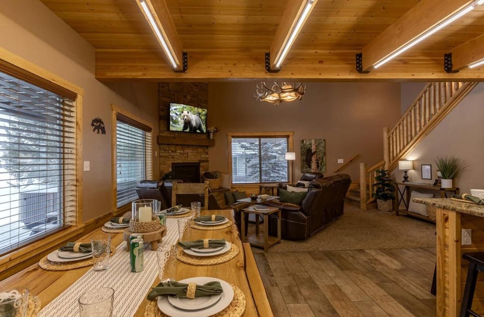 Scenic Mountain Retreat with Hot Tub & Fire Pit Near Big Springs, Idaho House in Island Park