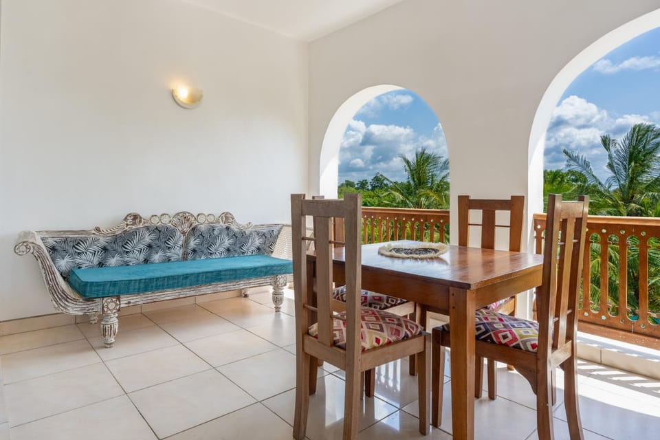 View (from property/room), Balcony/Terrace, Seating area, Dining area