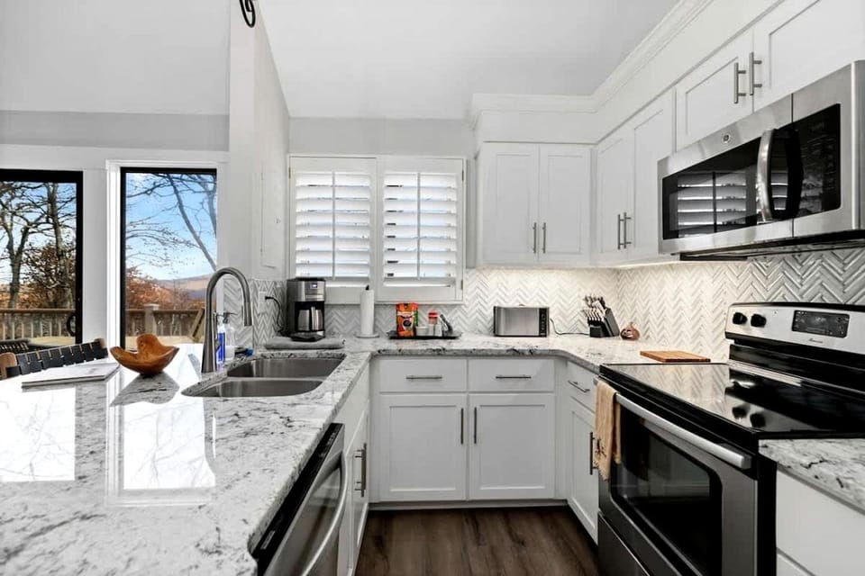 Scenic Ski-In/Ski-Out Mountain Retreat Near Wintergreen Resort, Wintergreen VA House in Massies Mill