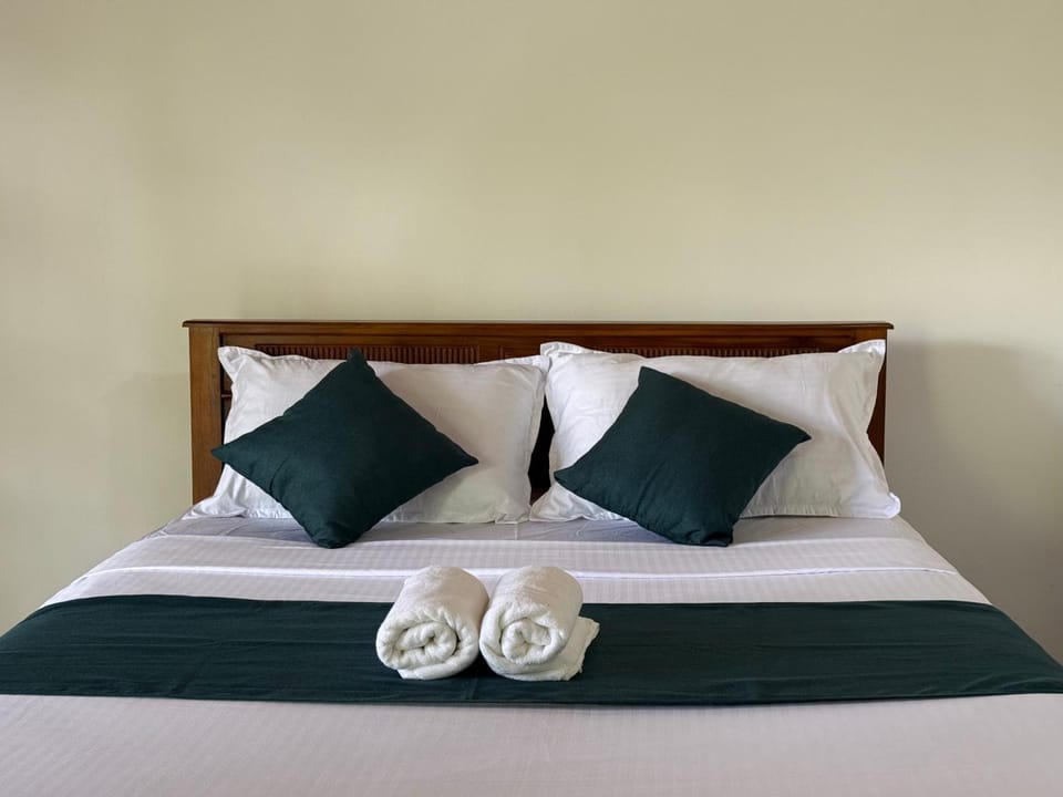 Bed, towels