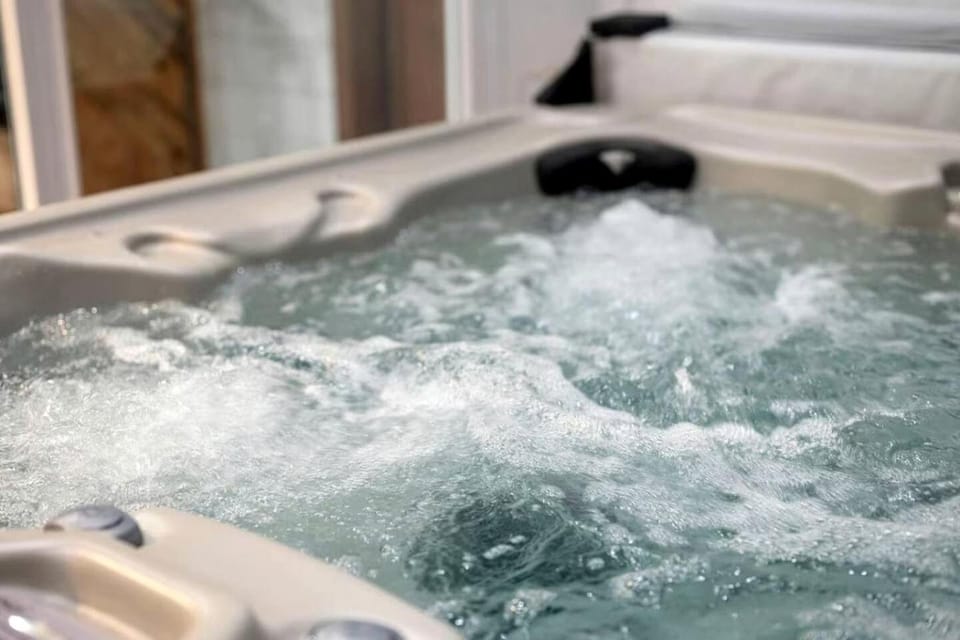 Luxury Cabin with Private Hot Tub & Sauna Getaway in Broken Bow, Oklahoma Cabin in Oklahoma