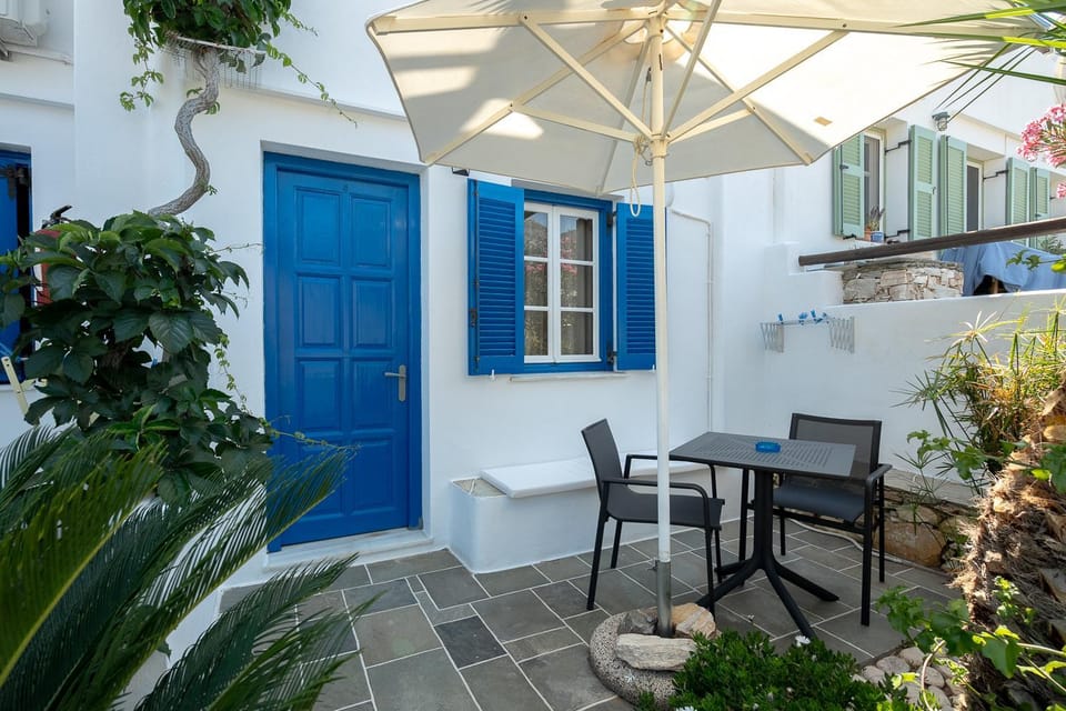 Panorama Rooms House in Milos