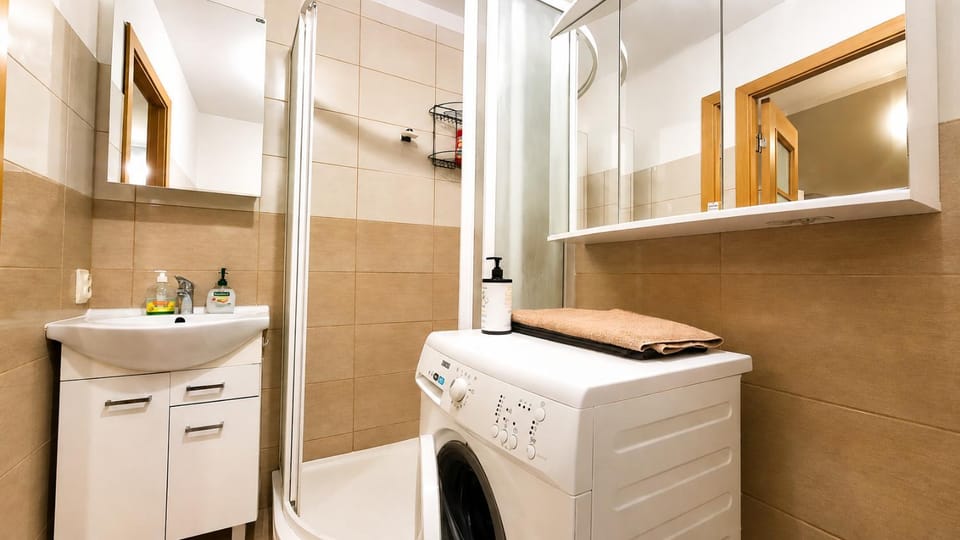 Shower, Bathroom, Bath, towels, washing machine