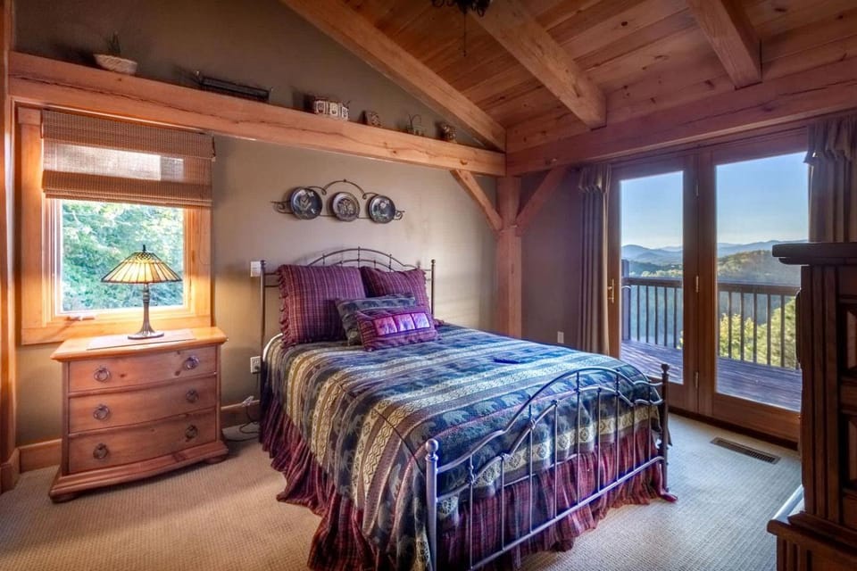 Luxury Timber Frame Cabin with Lake Views & Private Trails near Fontana Lake and Bryson City, NC Cabin in Fontana Lake