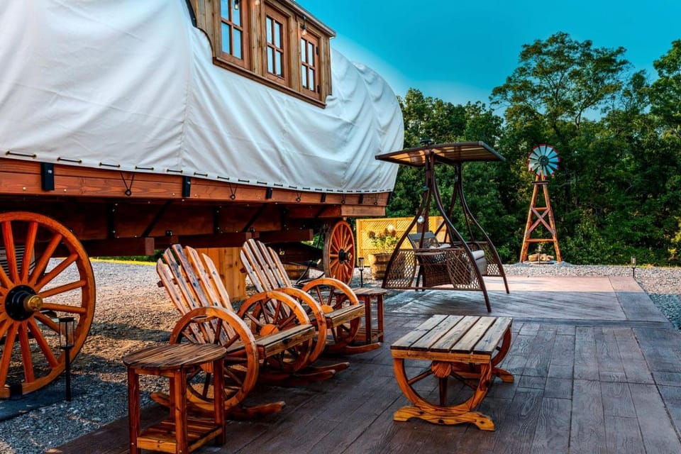 Enchanting Covered Wagon with Hot Tub & Sauna Escape in Murray, Kentucky House in Lake Barkley