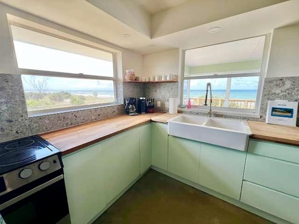 Spacious Beachfront House with Panoramic Gulf Views on Little Gasparilla Island, Florida House in Little Gasparilla