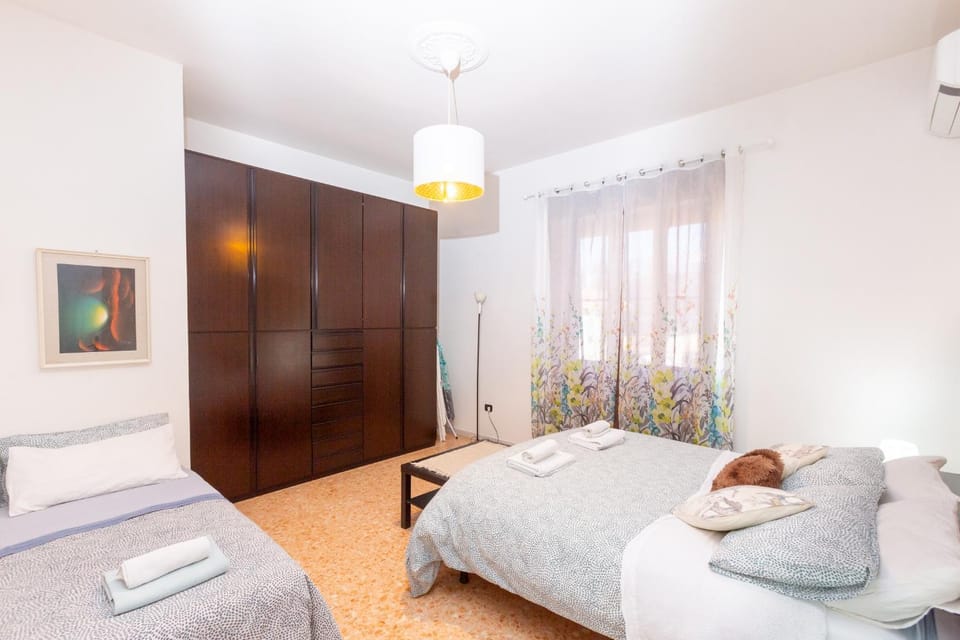 Bed, Photo of the whole room, towels, wardrobe
