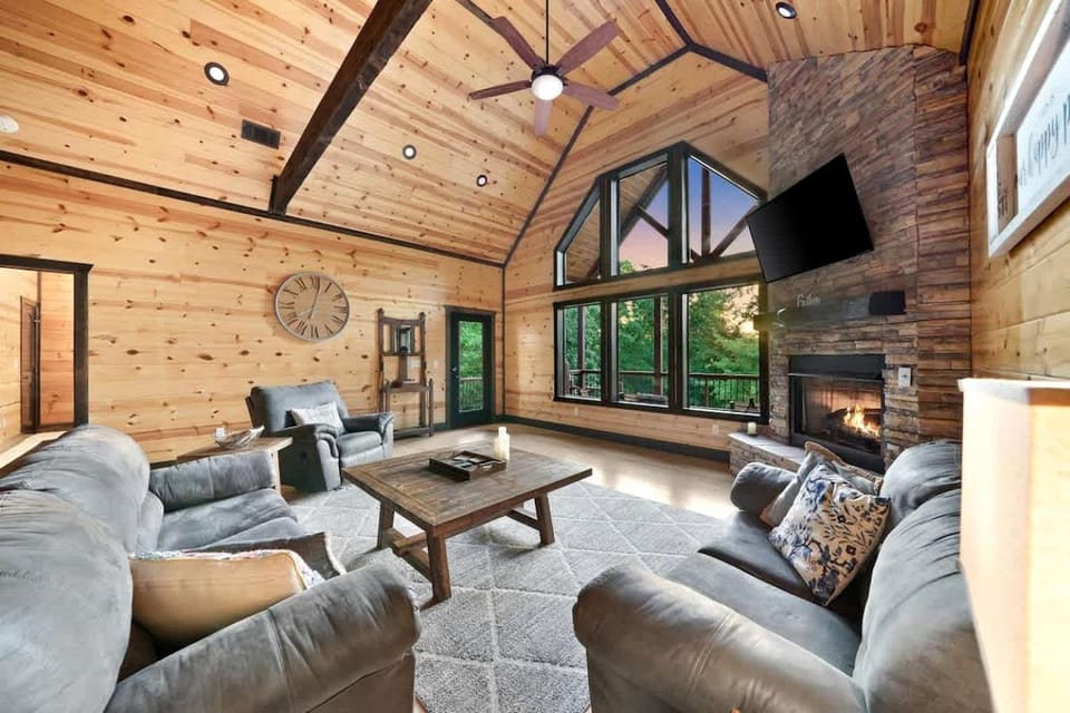 Spacious Family Cabin with Hot Tub, Fire Pit, Game Room & Private Playground near Broken Bow Lake & Beavers Bend State Park – Broken Bow, OK Cabin in Broken Bow