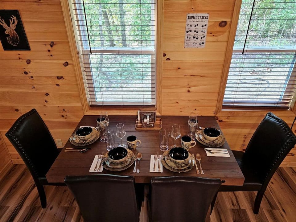 Rustic Cabin with Private Hot Tub & Fire Table in Murray, Kentucky Cabin in Lake Barkley