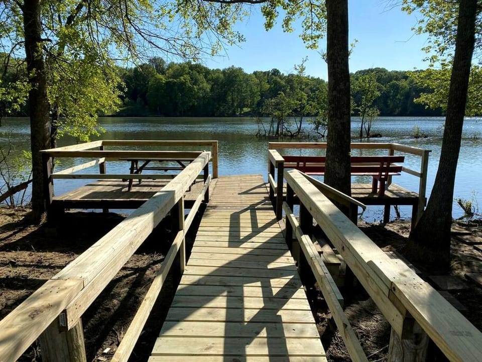 Waterfront Cottage with Fire Pit, Kayaks, Dock and Picnic Space in Charlotte, North Carolina House in Belmont