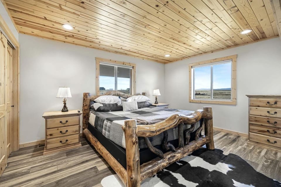 Charming Mountain Home with Hot Tub & Fire Pit Escape in Island Park, Idaho House in Idaho