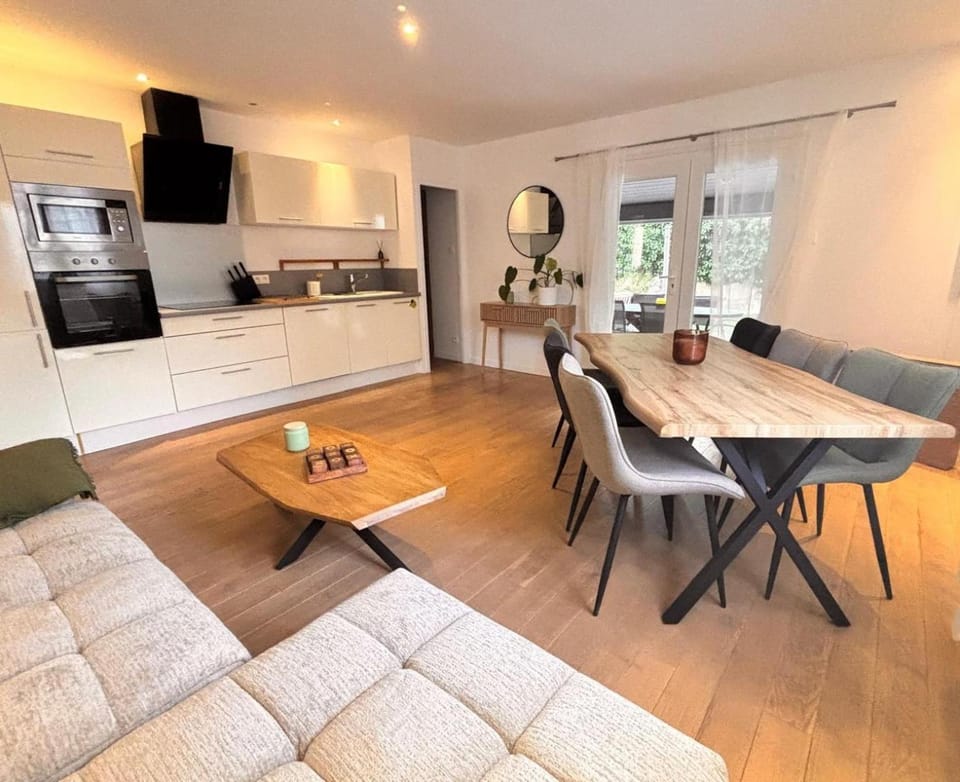 Kitchen or kitchenette, Living room