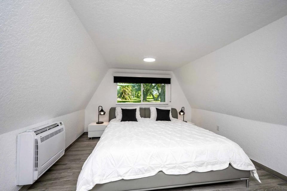 Lakeside Dome Retreat with Sun Deck & Lake Views | 2BR Rental in Clermont, Florida Luxury tent in Groveland