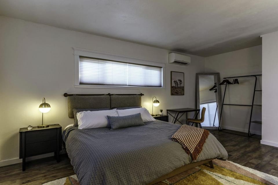 Cozy Desert Retreat with Private Hot Tub & Cold Plunge in Twentynine Palms, California, House in Twentynine Palms