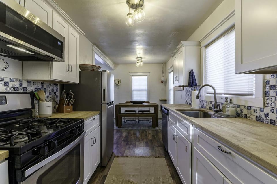Cozy Desert Retreat with Private Hot Tub & Cold Plunge in Twentynine Palms, California, House in Twentynine Palms