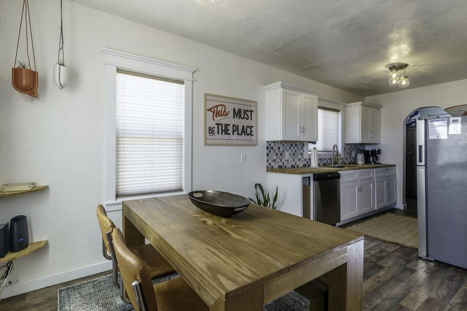 Cozy Desert Retreat with Private Hot Tub & Cold Plunge in Twentynine Palms, California, House in Twentynine Palms