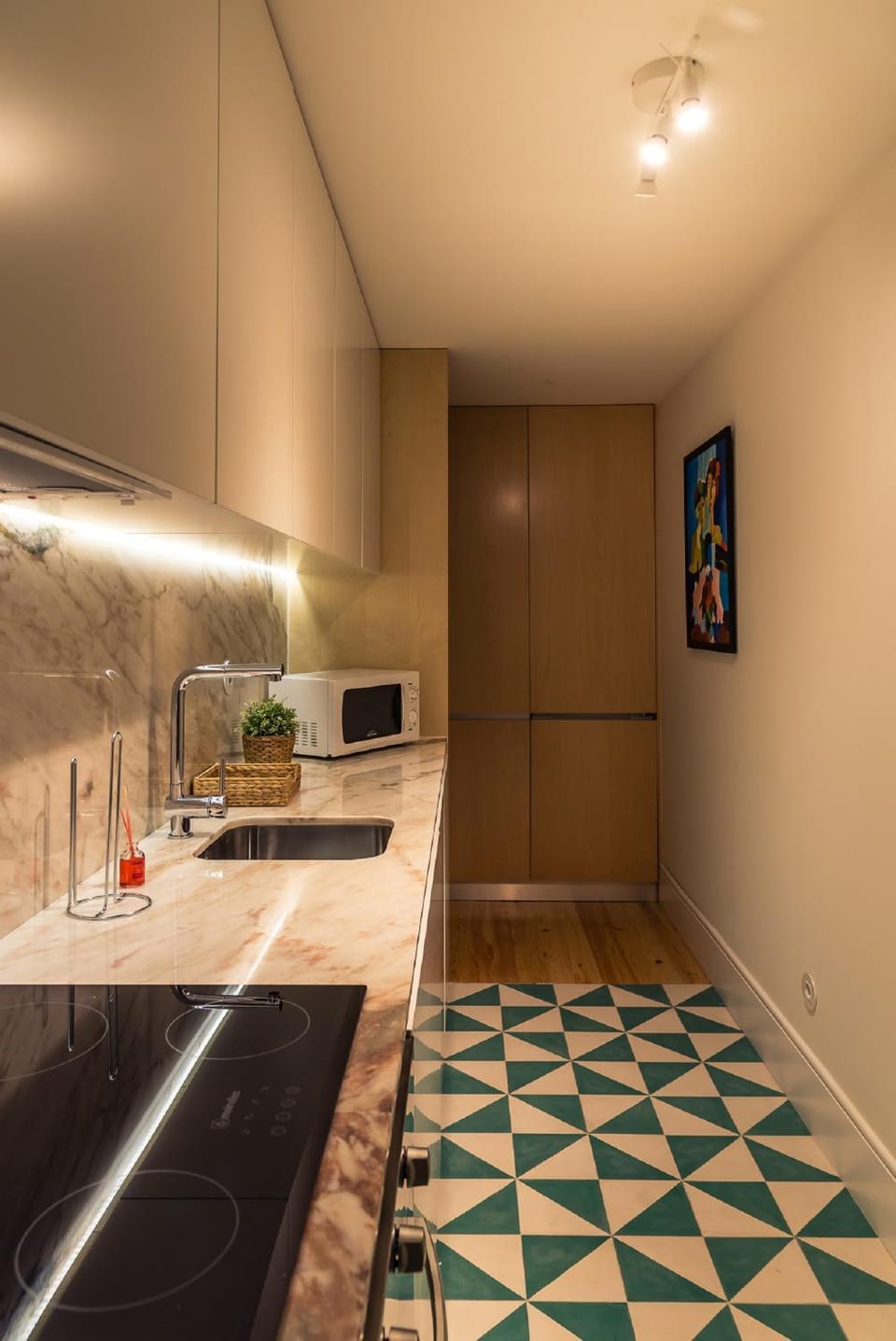 Coffee/tea facilities, Kitchen or kitchenette, Decorative detail, Dining area