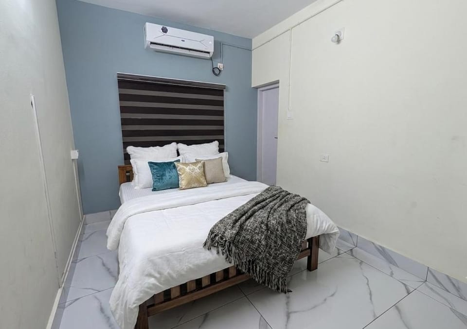Bed, Photo of the whole room, Bedroom, air conditioner