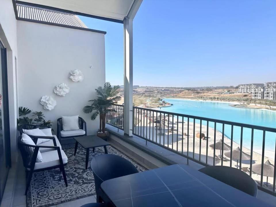 3 Bedroom 2 Bathrooms Facing Beach - Munyaka Estate Apartment in Sandton
