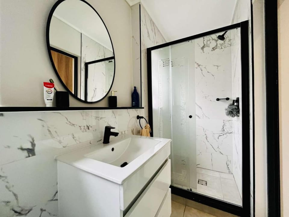 3 Bedroom 2 Bathrooms Facing Beach - Munyaka Estate Apartment in Sandton