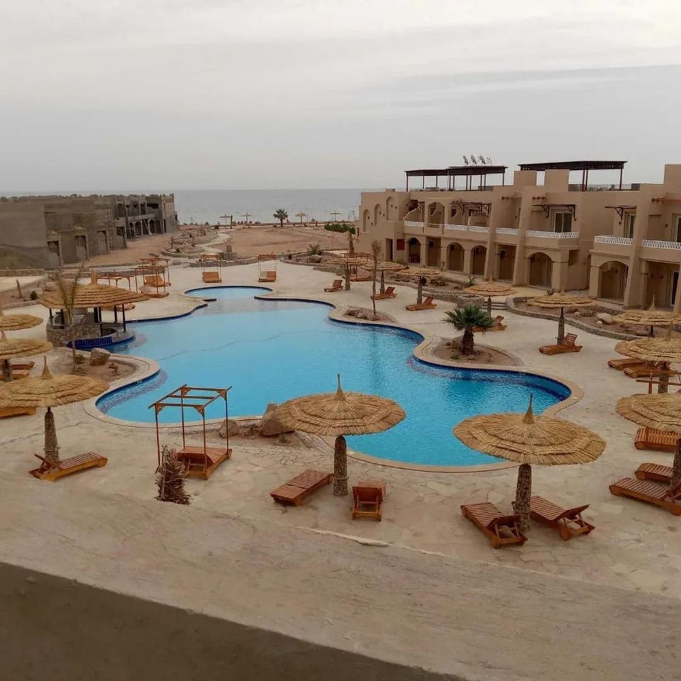 Property building, Day, Natural landscape, Swimming pool, sunbed