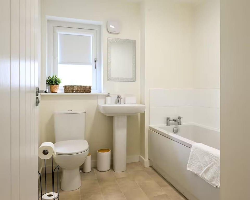 Bathroom, Bath, towels
