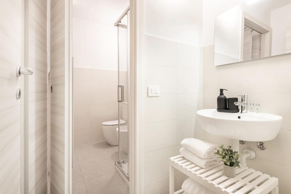 Easylife - Milano - Bocconi Apartments Bed and Breakfast in Milan