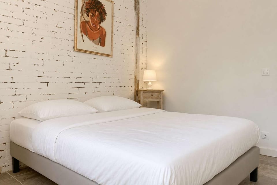 Bed, Photo of the whole room, Bedroom