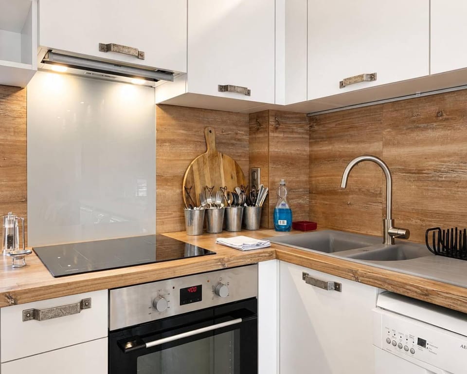 Kitchen or kitchenette, dishwasher, pet friendly, stove