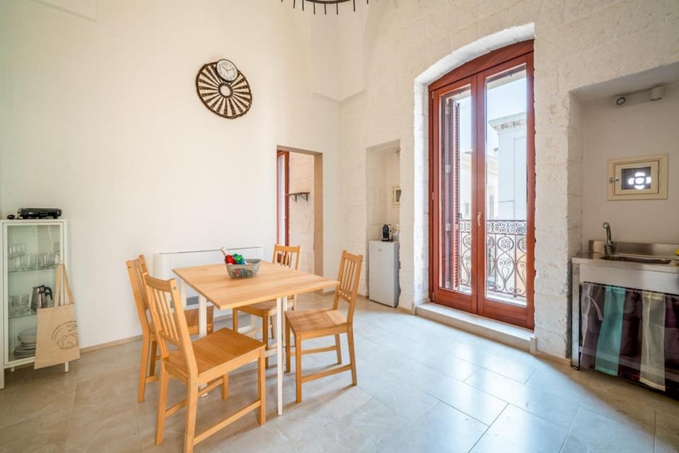 Kitchen or kitchenette, Living room, Dining area, stove