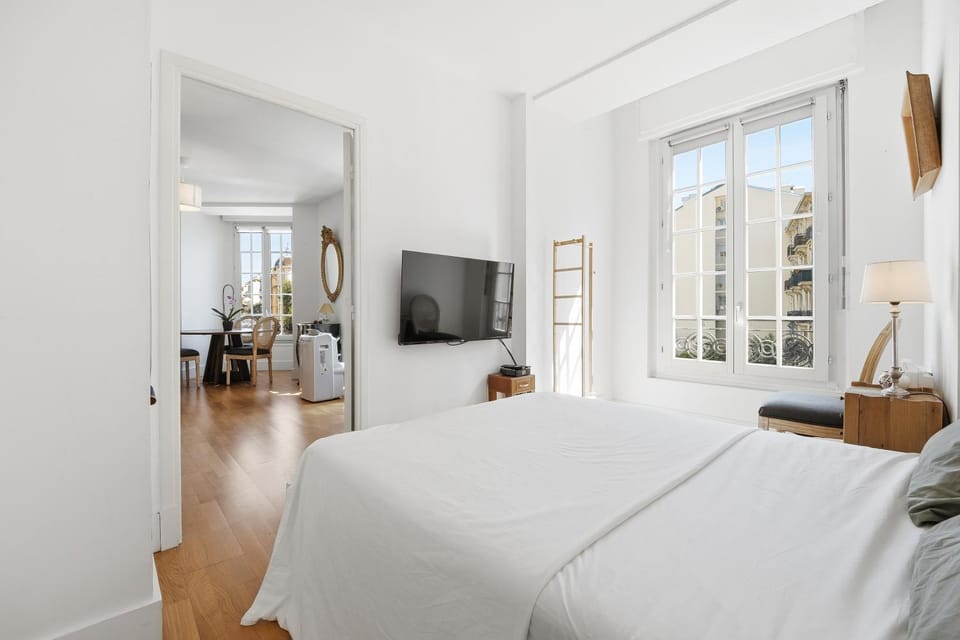 Bed, TV and multimedia, Photo of the whole room, Evening entertainment, Bedroom