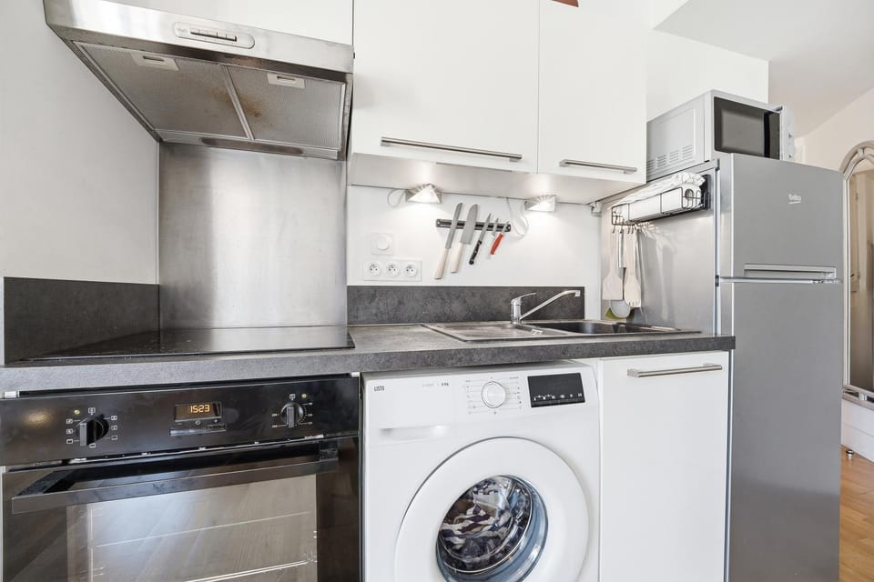 Kitchen or kitchenette, oven, stove, toaster, washing machine