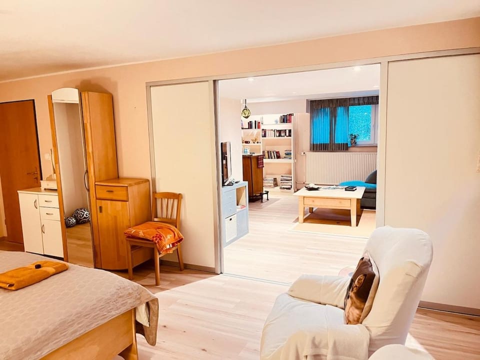 Studio Apartment in Haus Annabelle Tiefparterre ohne Küche Bed and Breakfast in North Rhine-Westphalia