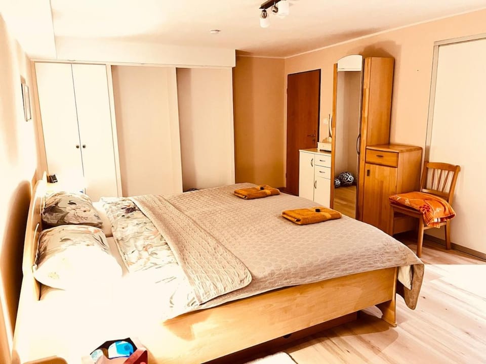Studio Apartment in Haus Annabelle Tiefparterre ohne Küche Bed and Breakfast in North Rhine-Westphalia