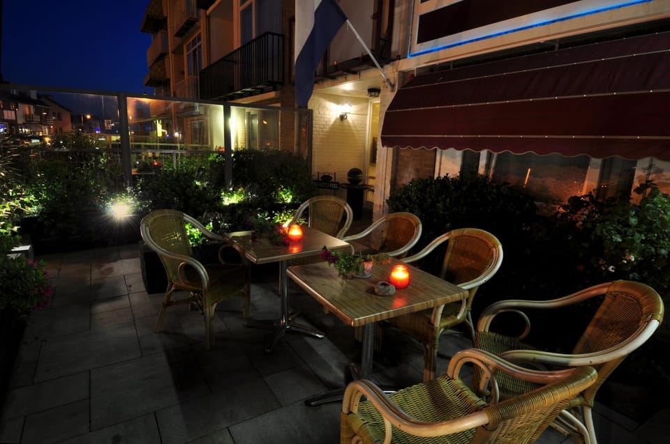 Patio, Night