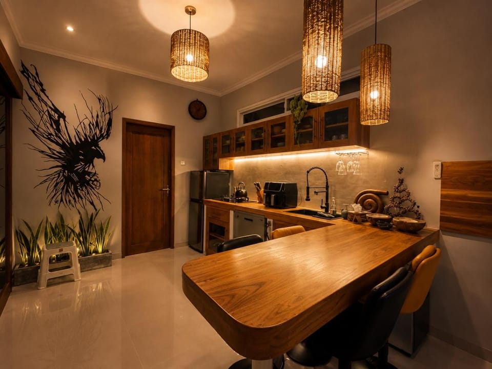 Kitchen or kitchenette, Dining area, minibar