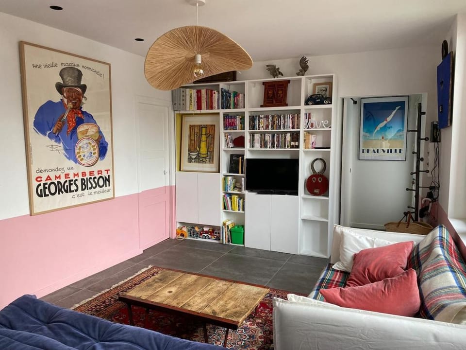 Library, TV and multimedia, Living room, Entertainment